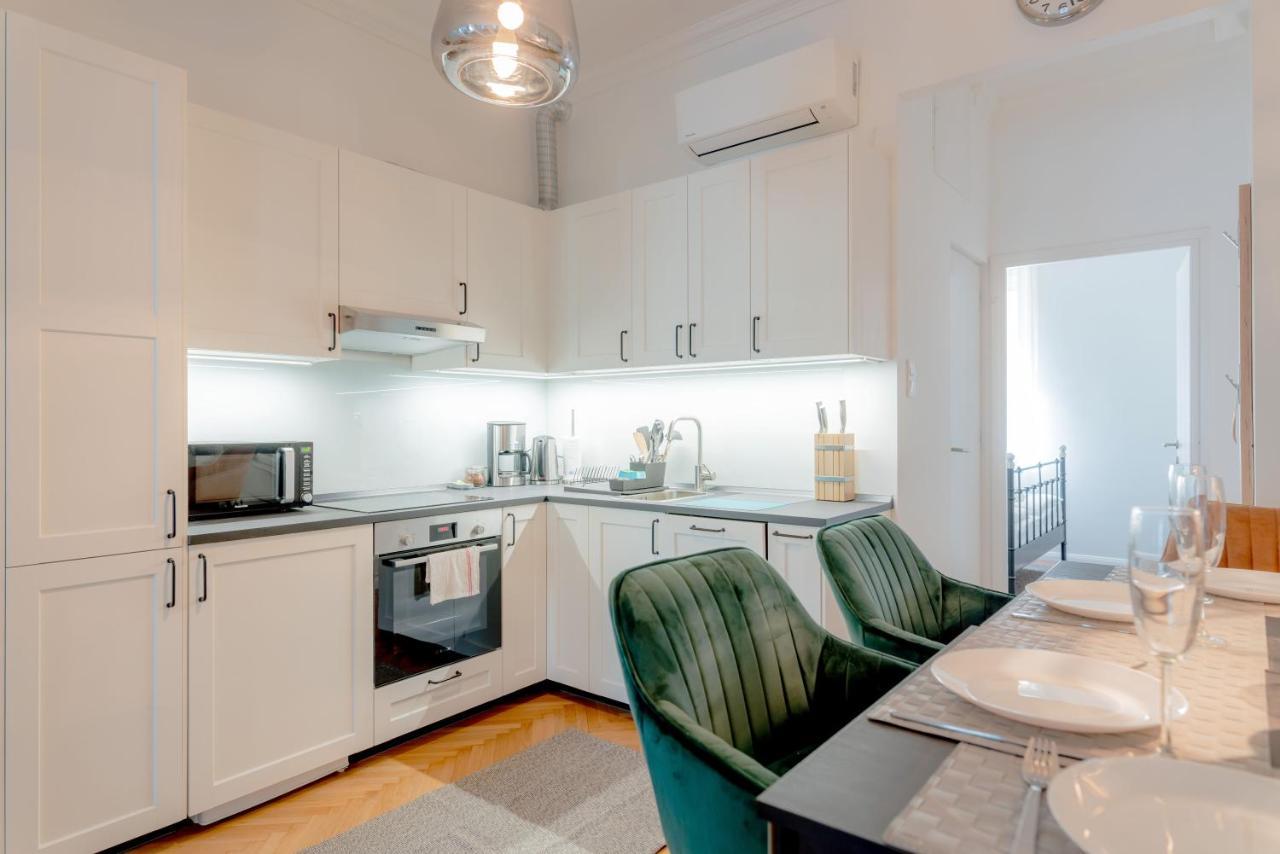 Szip 2 - New In Downtown Apartment บูดาเปสต์ ภายนอก รูปภาพ